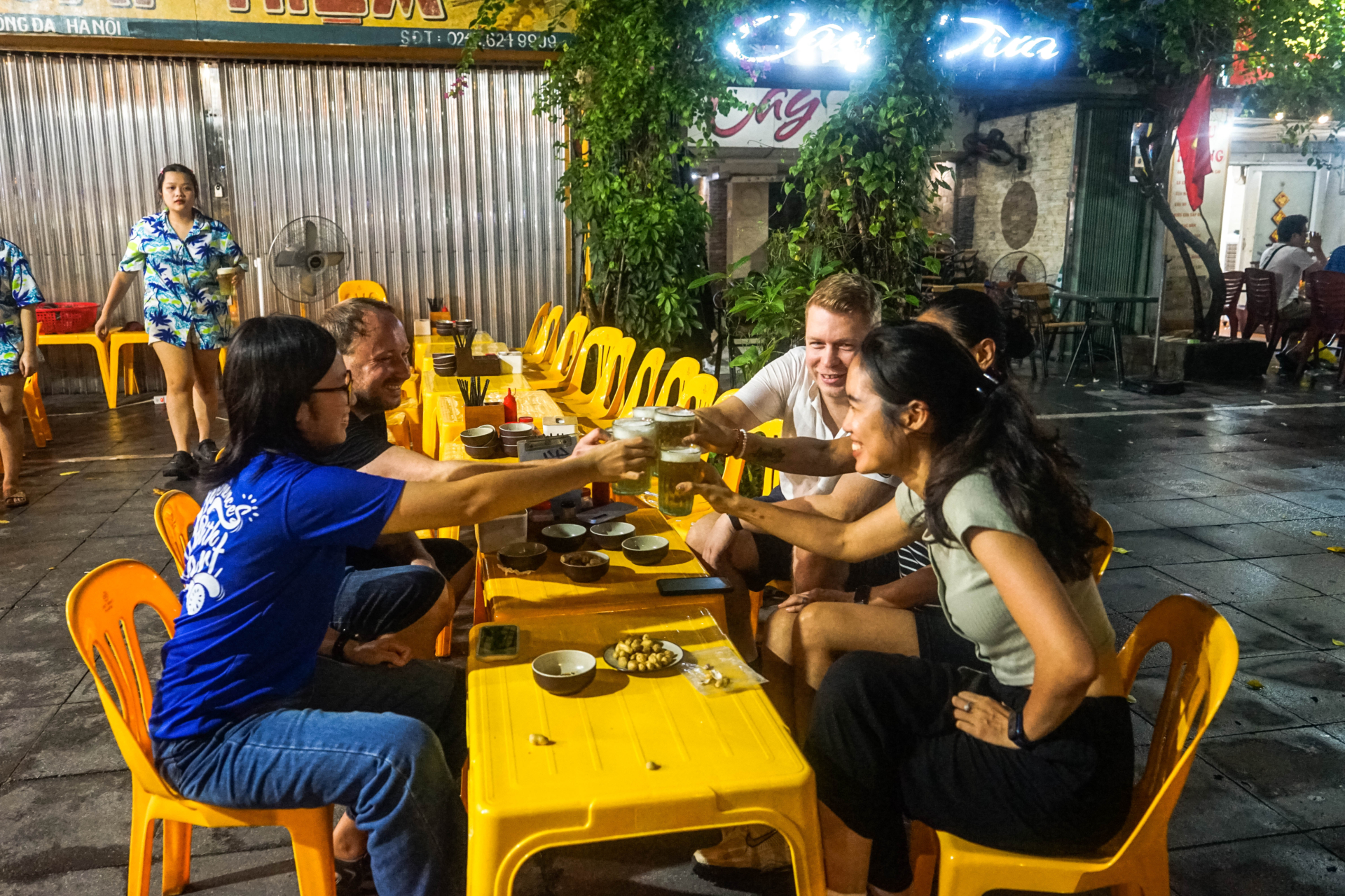 hanoi street food in winter