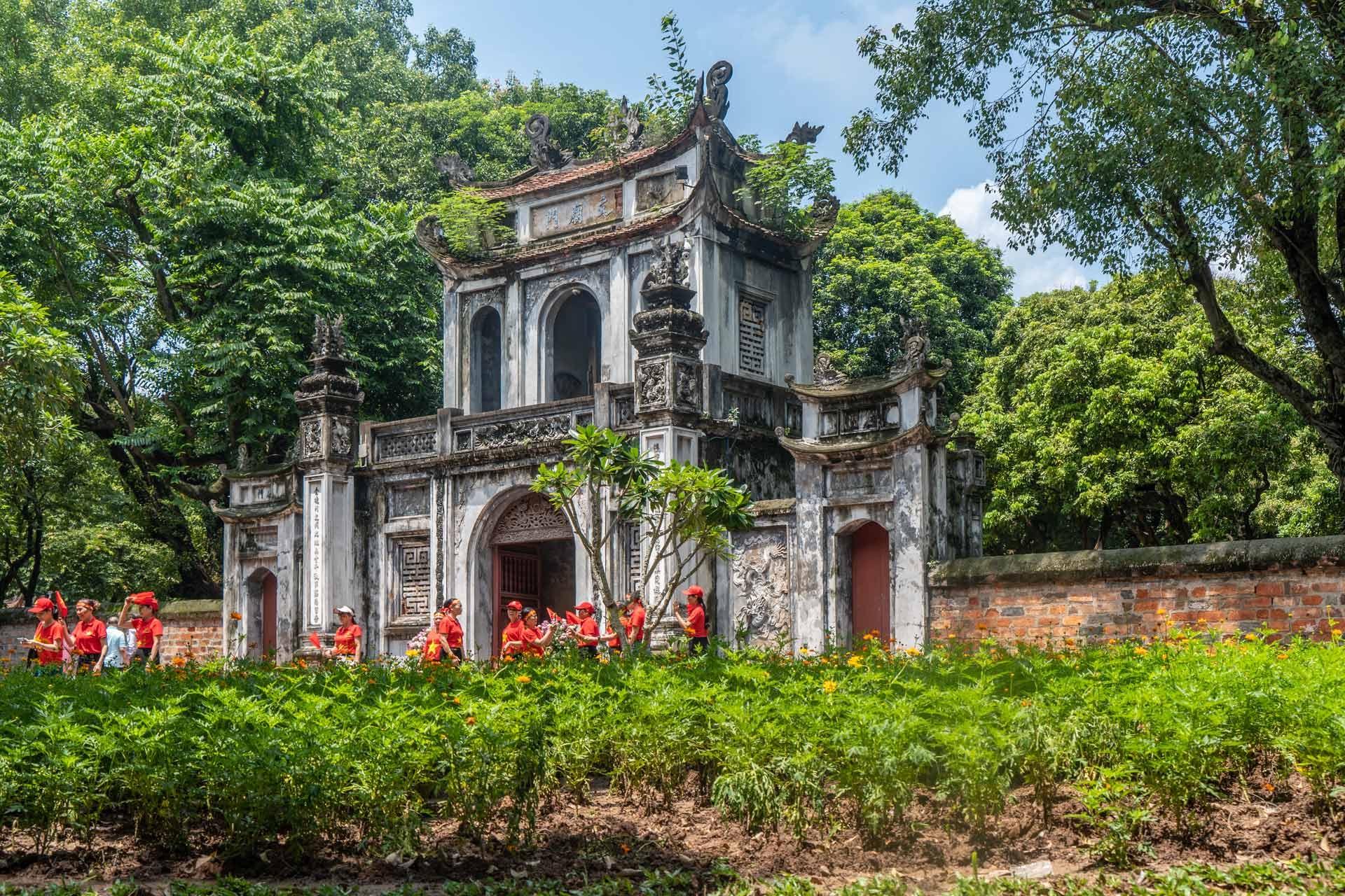 hanoi train street