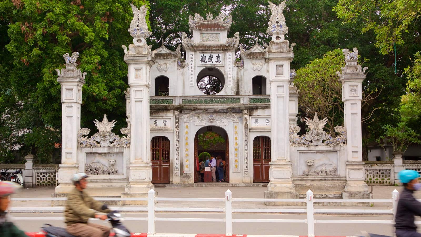 hanoi temple