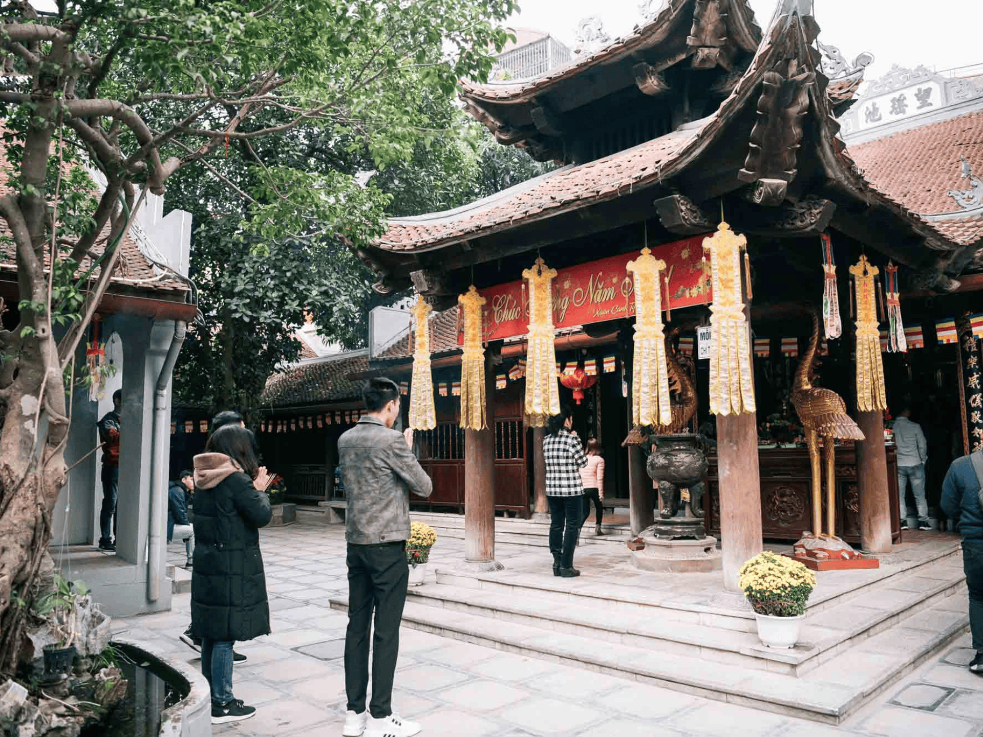 hanoi temple