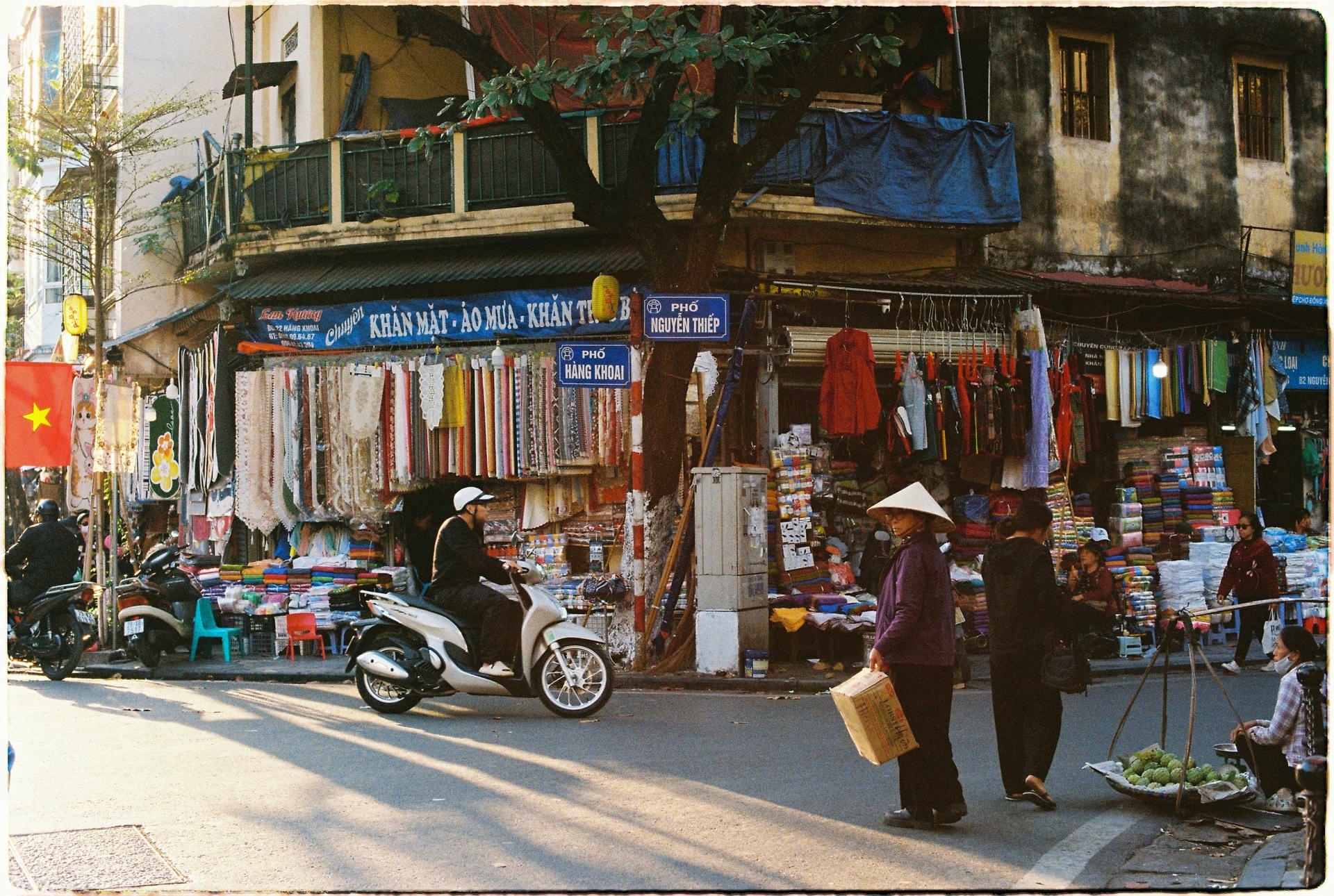 hanoi street food in winter