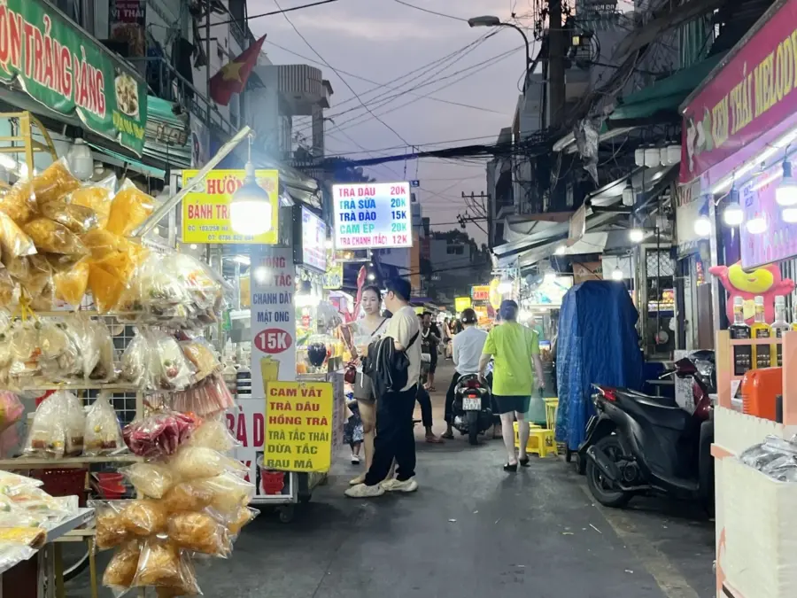 Ho Chi Minh night market
