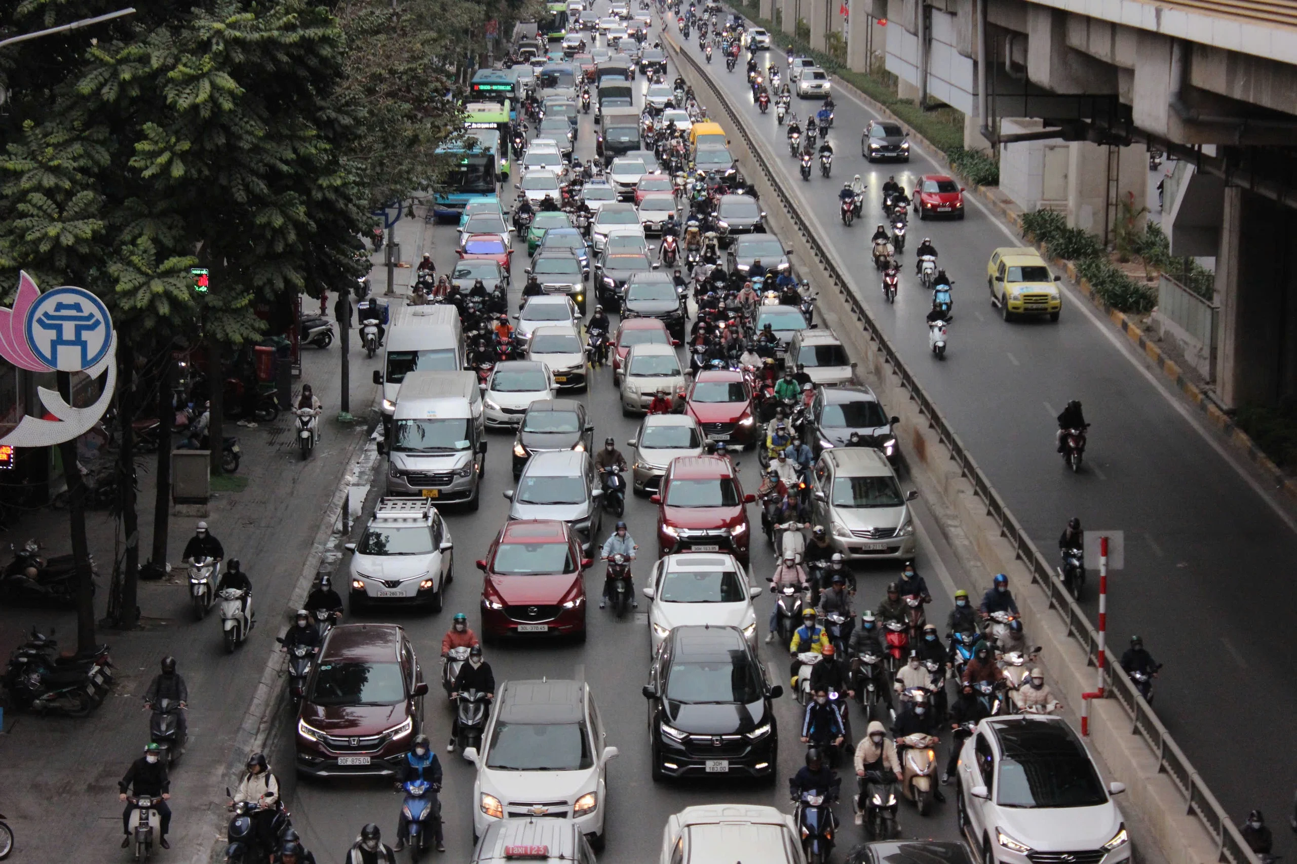 cycling in hanoi