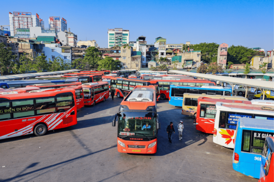 Budget-friendly public bus at Giap Bat Station, a great way to travel from hanoi to ninhbinh like a local.