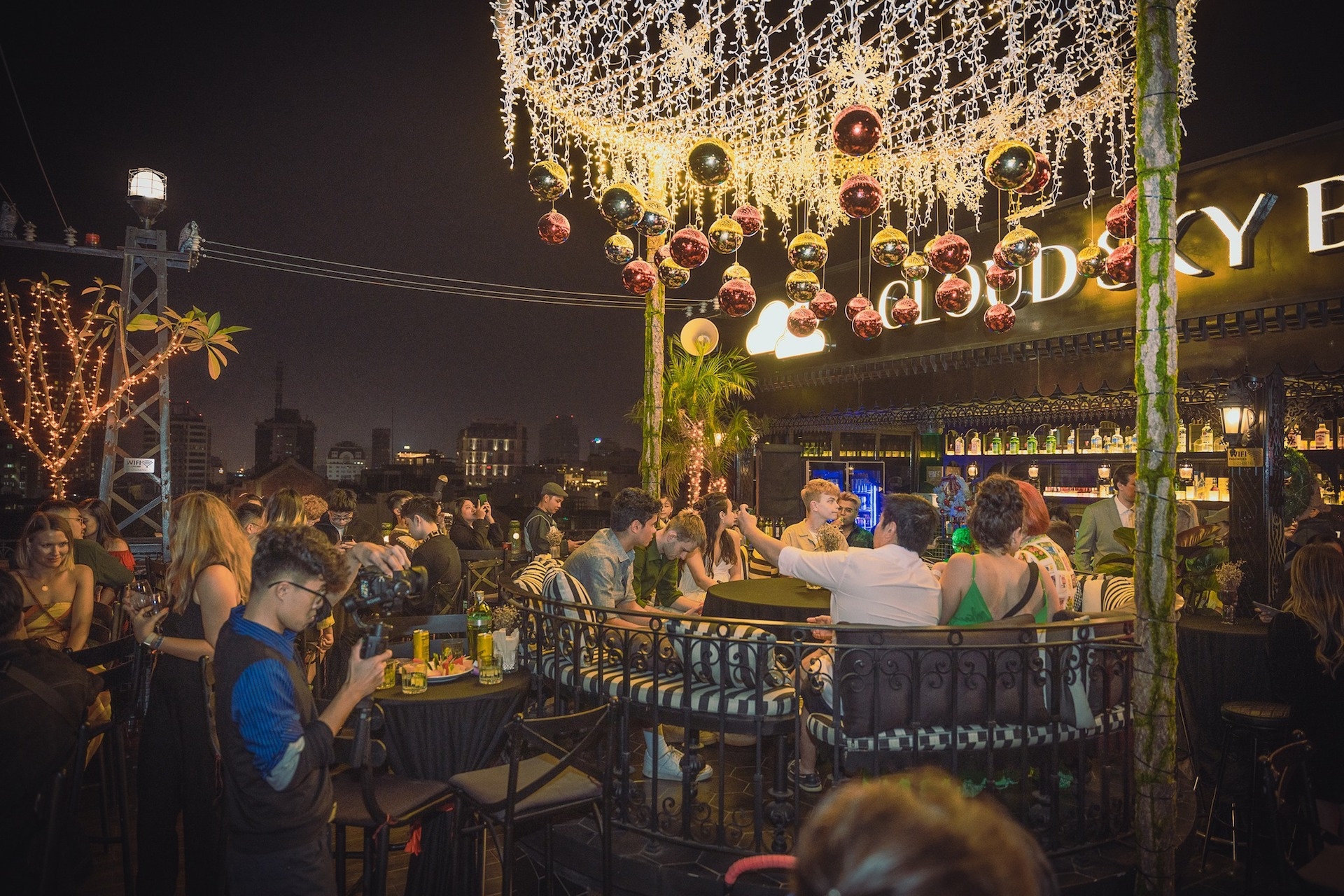 Cloud Sky Bar Hanoi - cloud sky bar1