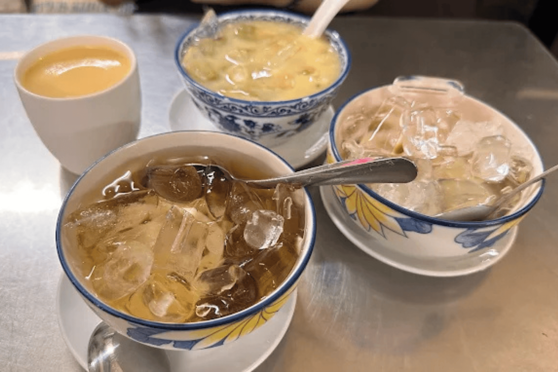 Chè Tường Phong Chinese dessert shop exterior in Saigon.