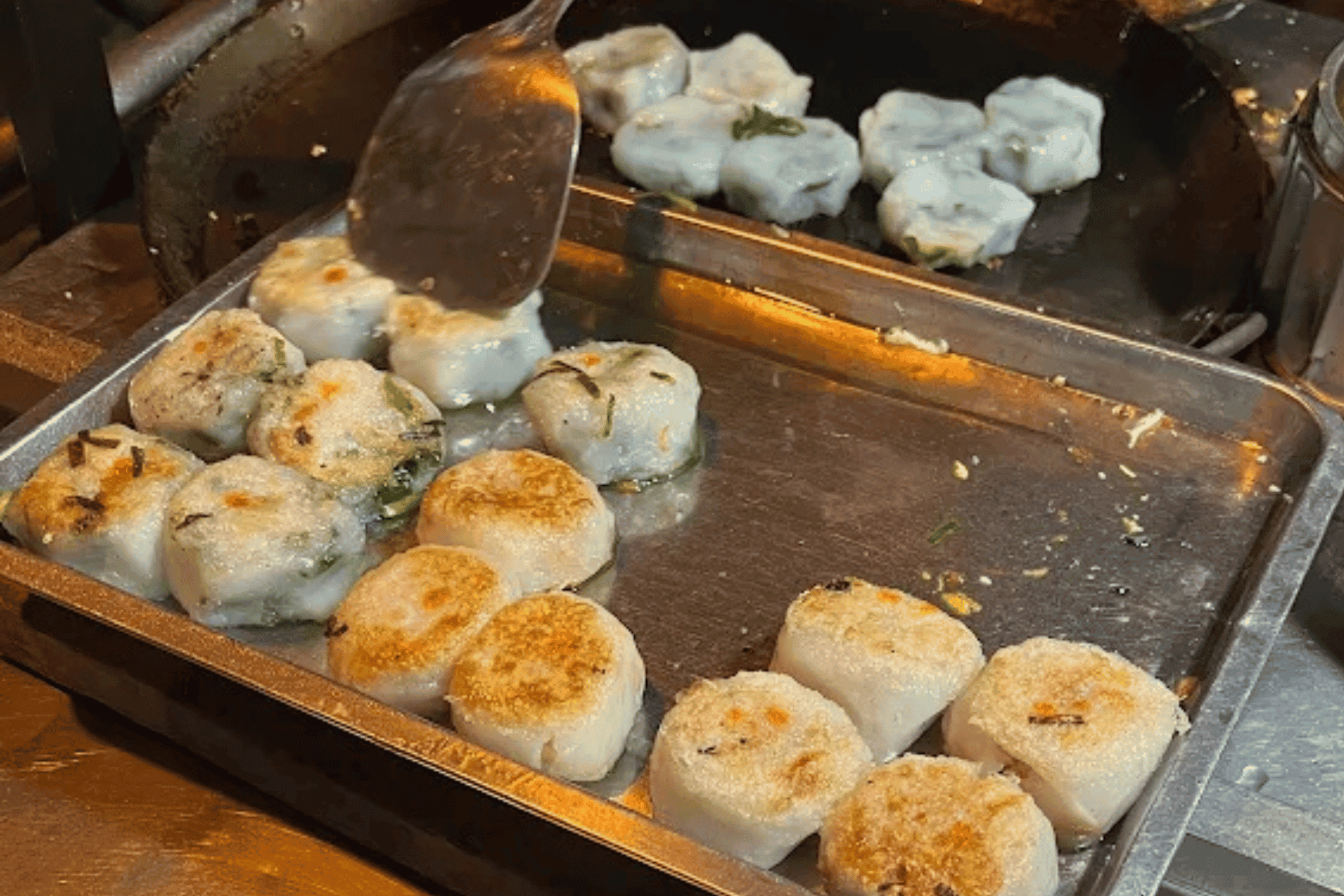 Bánh Hẹ A Súc Chinese restaurant in Saigon street view
