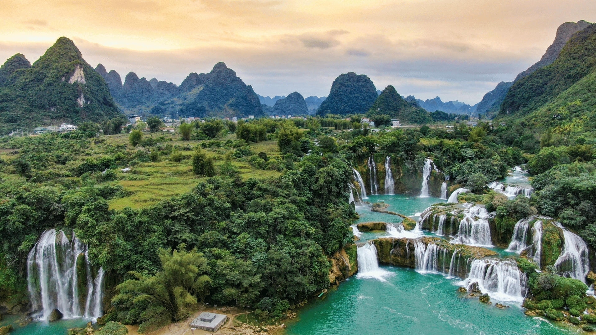 Ban Gioc waterfall - a destination of cycle trips vietnam - Jackfruit Adventure