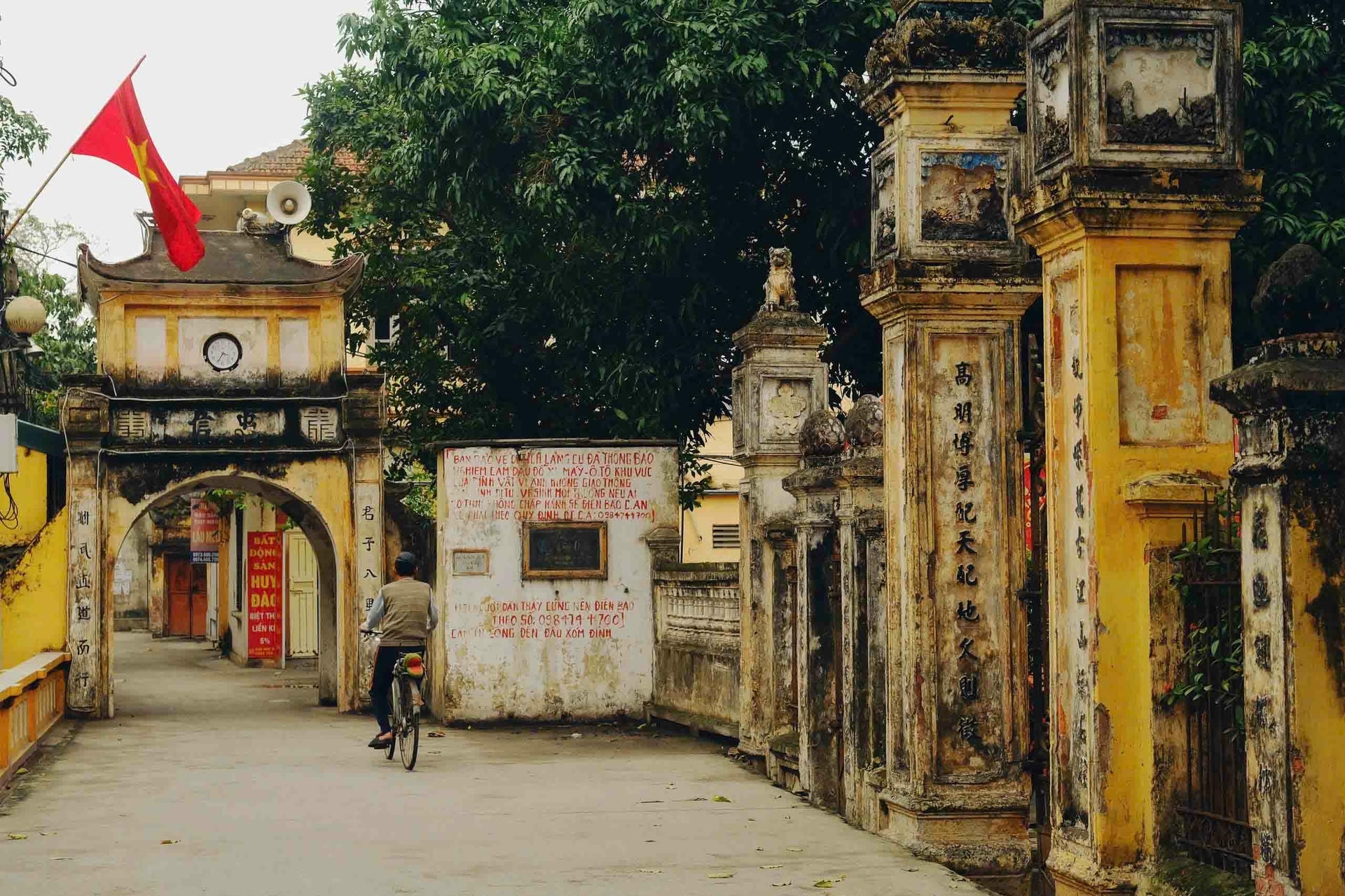 Cu Da Old Village is listed in the two-day itinerary for the question "How many days is enough in Hanoi"
