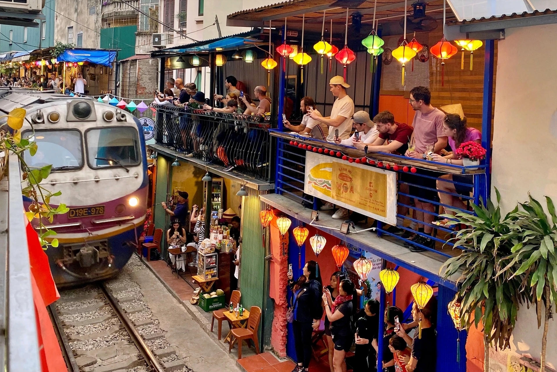 Hanoi Train Street is suggested in the blog How many days is enough in Hanoi