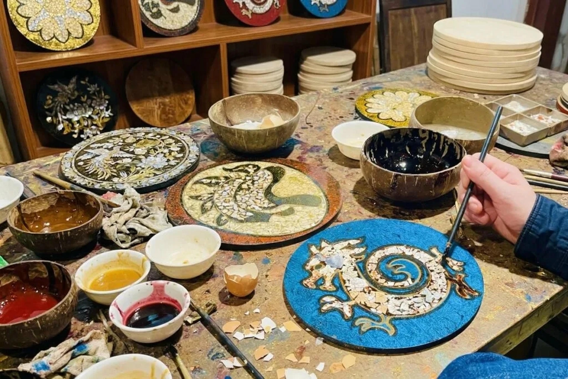 3 day itinerary hanoi -joining lacquer workshop - Jackfruit Adventure