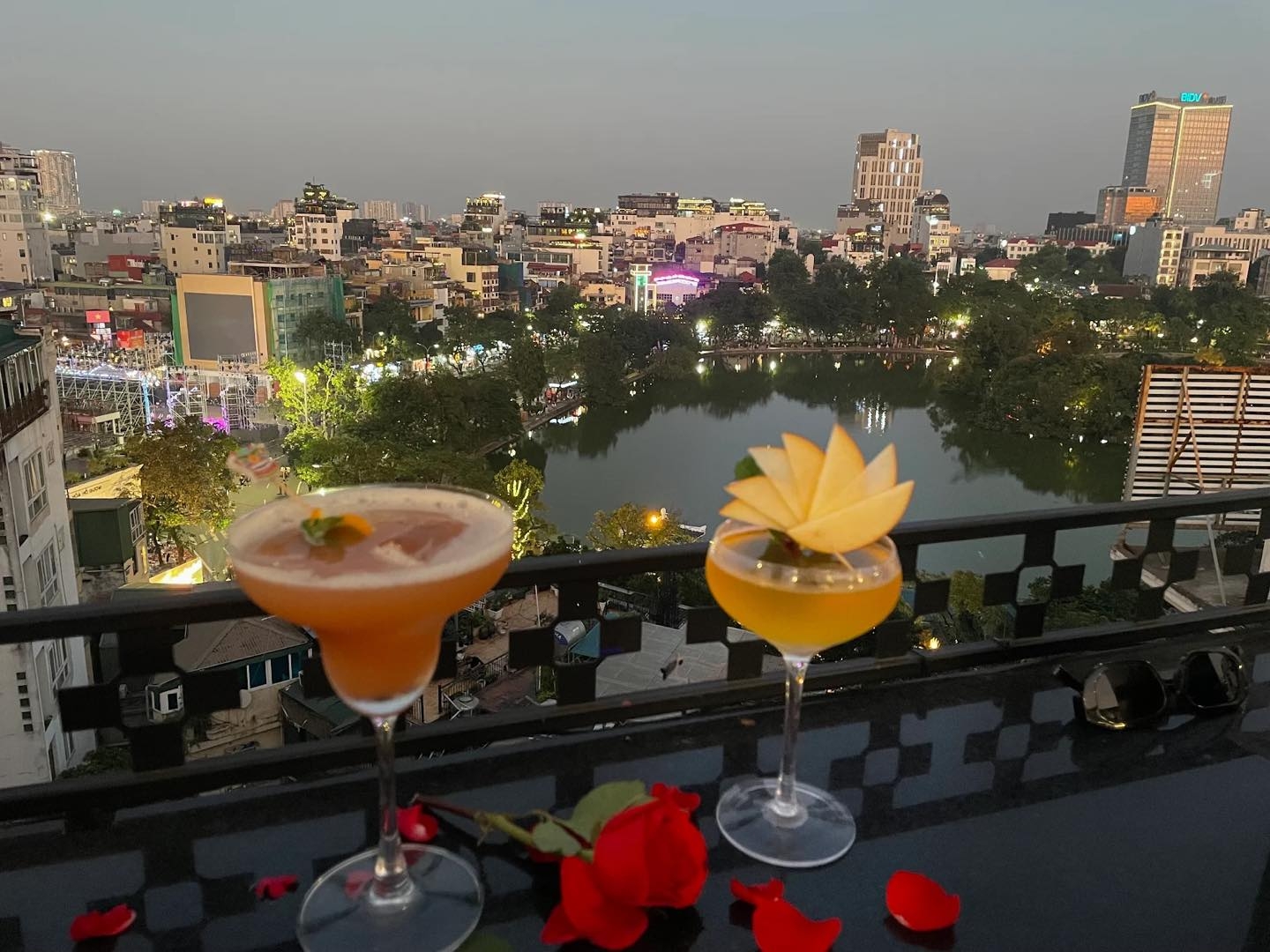 the-luxe-bar-Hanoi Rooftop Bar
