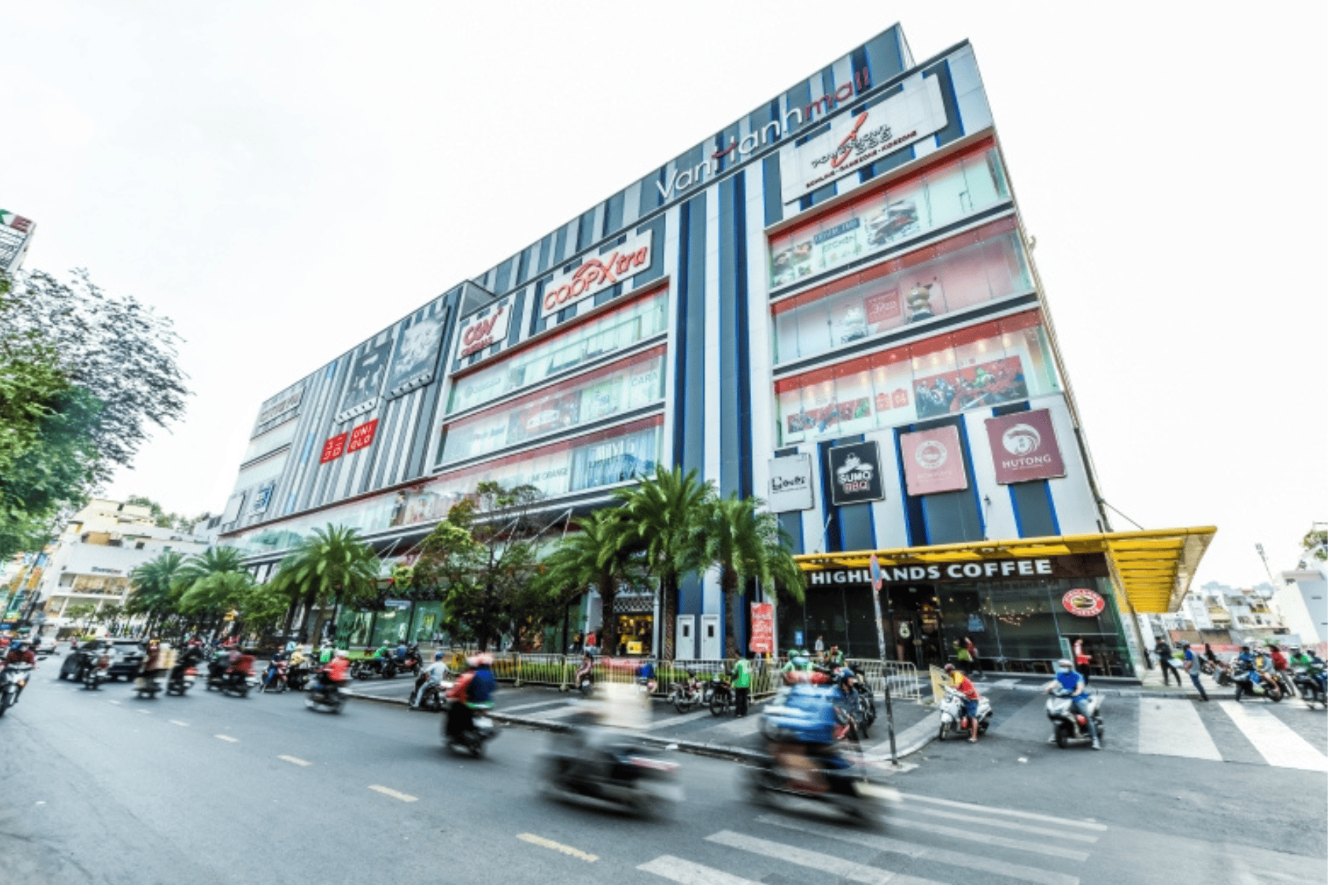 Vạn Hạnh Mall interior, a popular local Ho Chi Minh City shopping mall