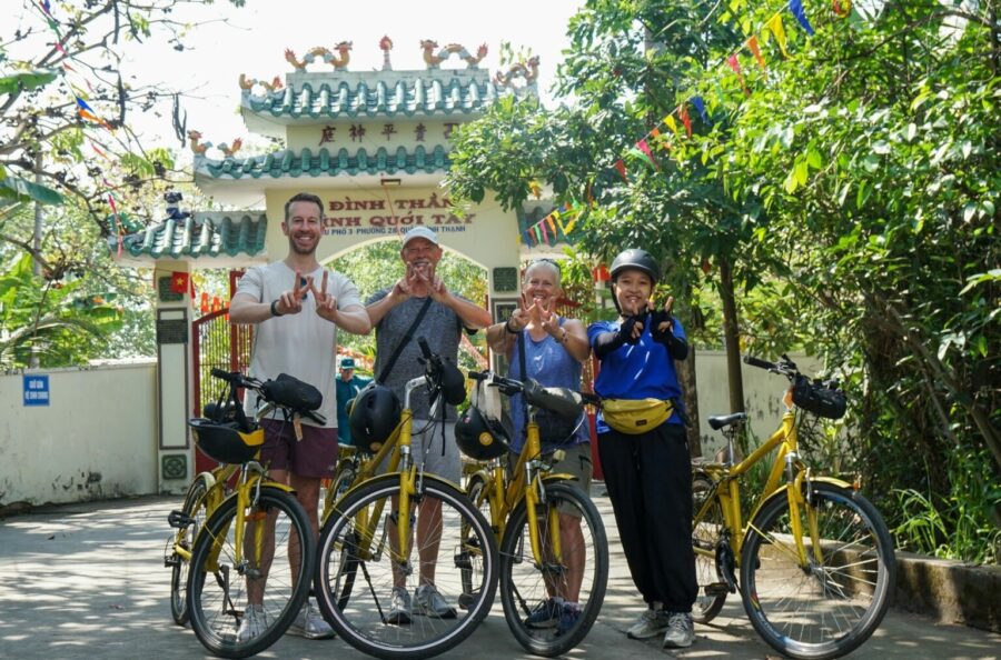 Best small group guided tours for first-time travelers with Jackfruit Adventure.