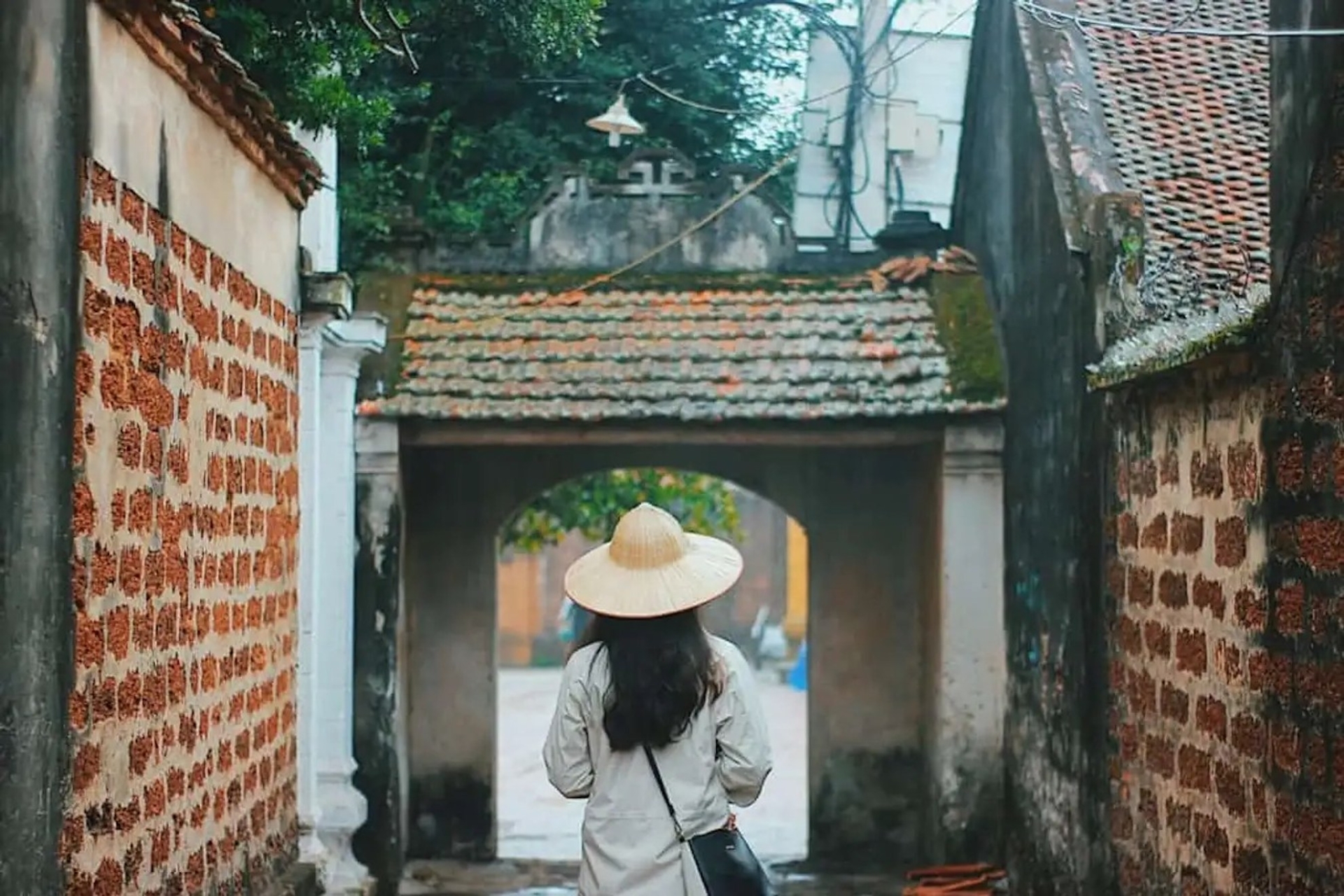 buc tuong - duong lam ancient village - Jackfruit Adventure