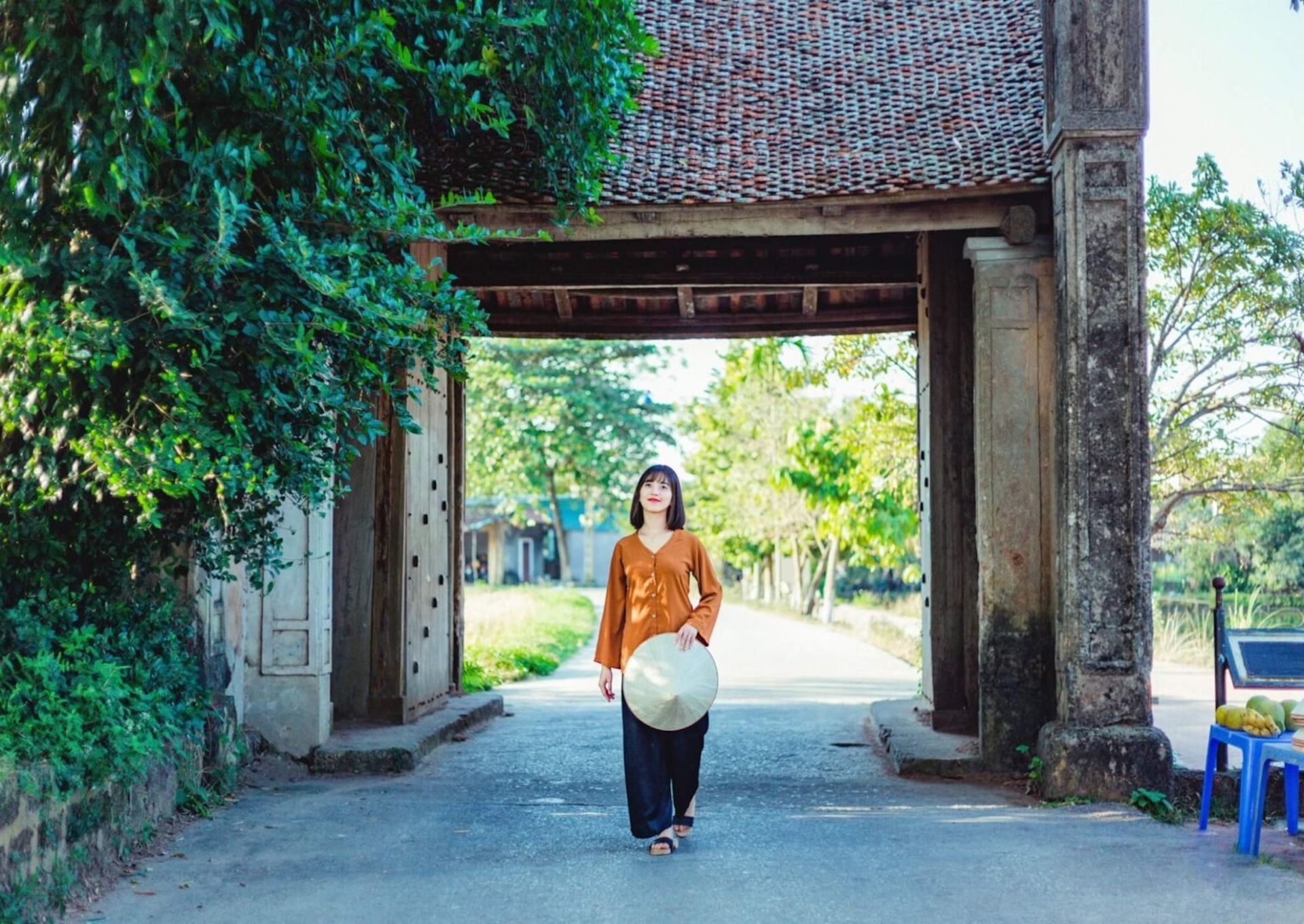 checkin - duong lam ancient village - Jackfruit Adventure