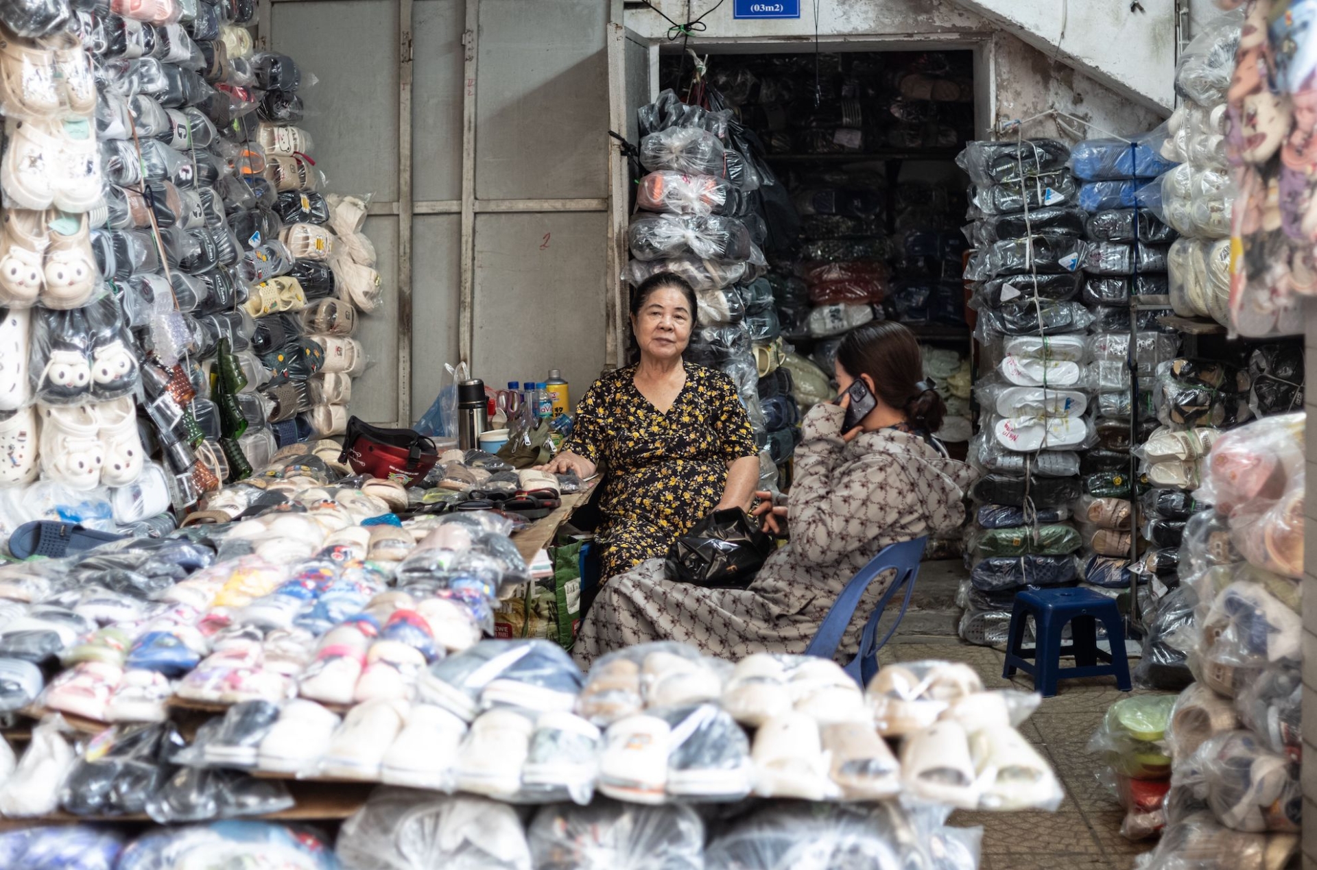 local shop owners - hanoi shoe street - Jackfruit Adventure