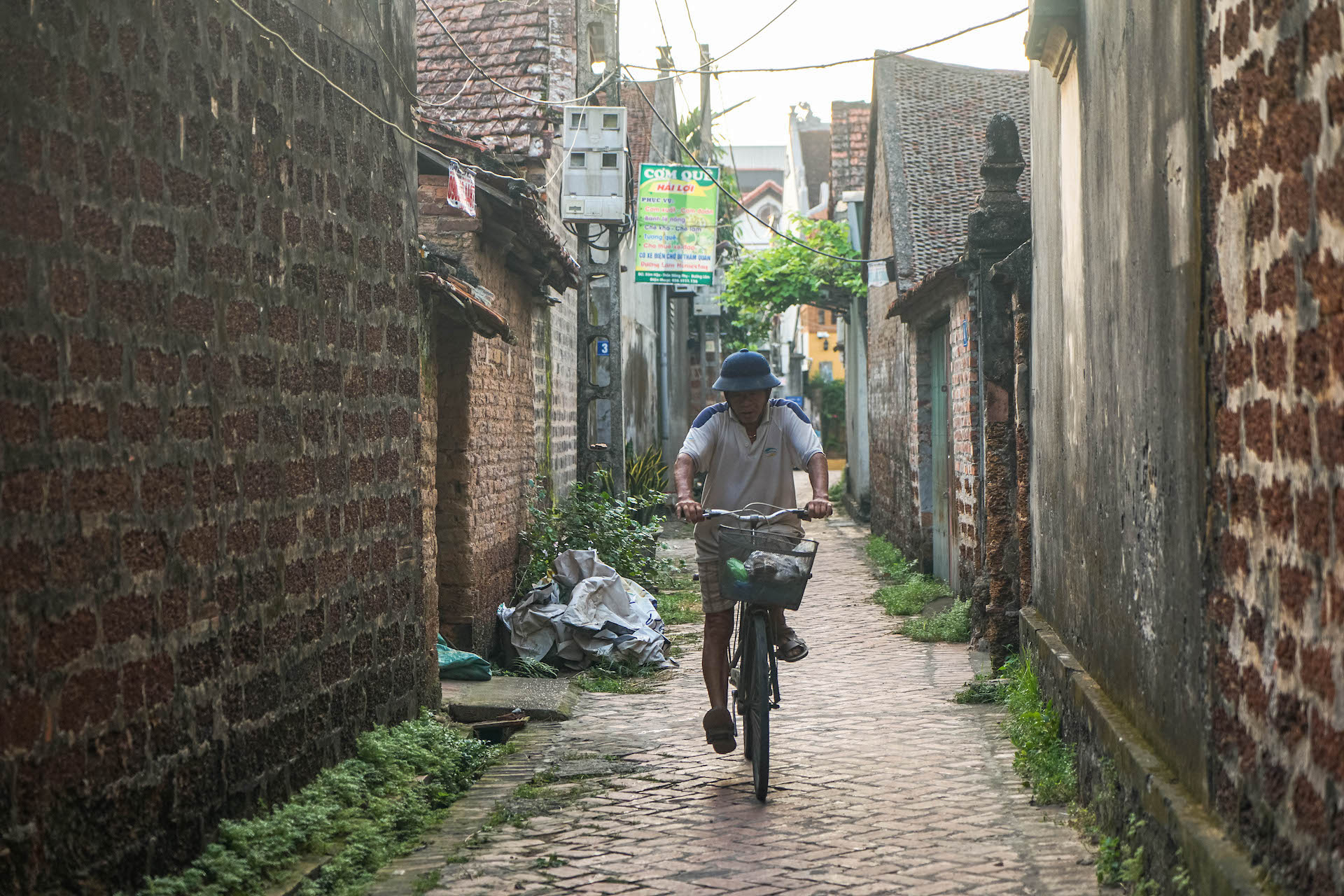 bicycle - duong lam ancient village - Jackfruit Adventure