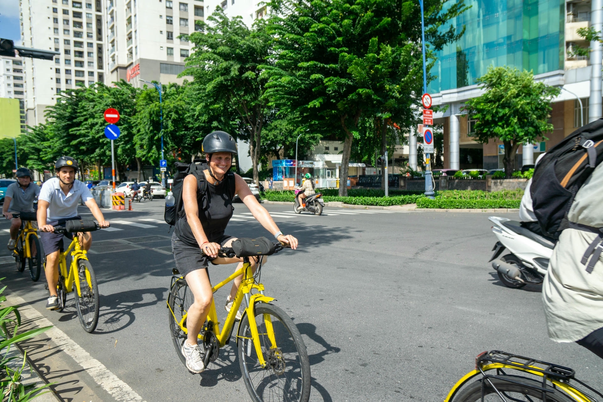 saigon cycling tour with 2 family
